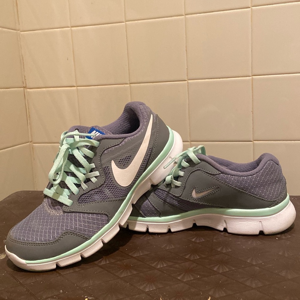 🩷NIKE FLEX EXPERIENCE RN 3 SNEAKERS SIZE 5.5